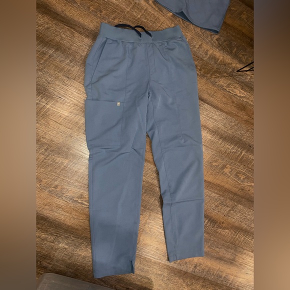 Fabletics scrub set - Picture 3 of 3